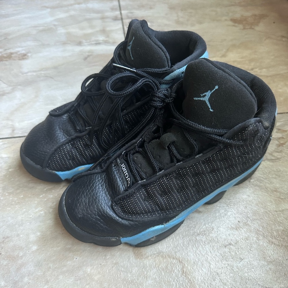 Kids Jordan 13’s. Size 1Y. In good condition.
